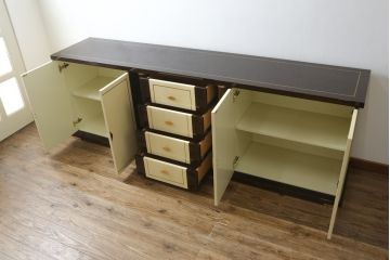 中古　超美品　EURO CASA(ユーロ・カーサ)取り扱い　TURRI(トゥーリ)　ツートーンカラーが美しい特注大型サイドボード(ローボード、収納棚、引き出し、キャビネット)(定価約220万円)(R-052150)