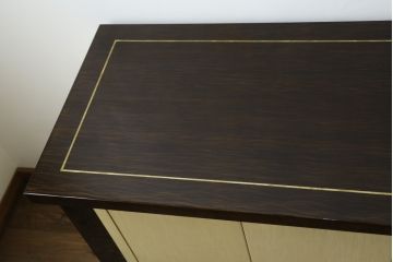 中古　超美品　EURO CASA(ユーロ・カーサ)取り扱い　TURRI(トゥーリ)　ツートーンカラーが美しい特注大型サイドボード(ローボード、収納棚、引き出し、キャビネット)(定価約220万円)(R-052150)