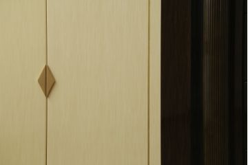 中古　超美品　EURO CASA(ユーロ・カーサ)取り扱い　TURRI(トゥーリ)　ツートーンカラーが美しい特注大型サイドボード(ローボード、収納棚、引き出し、キャビネット)(定価約220万円)(R-052150)