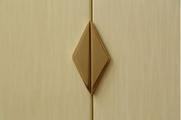 中古　超美品　EURO CASA(ユーロ・カーサ)取り扱い　TURRI(トゥーリ)　ツートーンカラーが美しい特注大型サイドボード(ローボード、収納棚、引き出し、キャビネット)(定価約220万円)(R-052150)