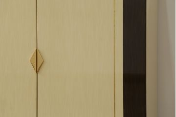 中古　超美品　EURO CASA(ユーロ・カーサ)取り扱い　TURRI(トゥーリ)　ツートーンカラーが美しい特注大型サイドボード(ローボード、収納棚、引き出し、キャビネット)(定価約220万円)(R-052150)