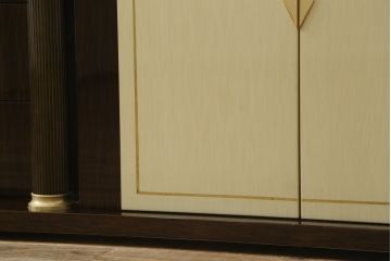 中古　超美品　EURO CASA(ユーロ・カーサ)取り扱い　TURRI(トゥーリ)　ツートーンカラーが美しい特注大型サイドボード(ローボード、収納棚、引き出し、キャビネット)(定価約220万円)(R-052150)