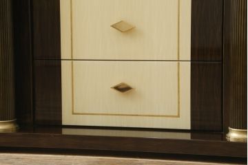 中古　超美品　EURO CASA(ユーロ・カーサ)取り扱い　TURRI(トゥーリ)　ツートーンカラーが美しい特注大型サイドボード(ローボード、収納棚、引き出し、キャビネット)(定価約220万円)(R-052150)