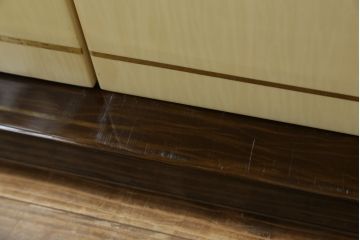 中古　超美品　EURO CASA(ユーロ・カーサ)取り扱い　TURRI(トゥーリ)　ツートーンカラーが美しい特注大型サイドボード(ローボード、収納棚、引き出し、キャビネット)(定価約220万円)(R-052150)