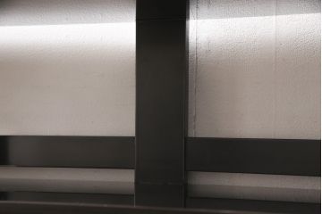 中古　民芸家具　輪島塗り　繊細な絵柄が上品な飾り棚(茶棚、戸棚、収納棚)(R-052151)