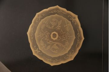 中古　民芸家具　輪島塗り　繊細な絵柄が上品な飾り棚(茶棚、戸棚、収納棚)(R-052151)