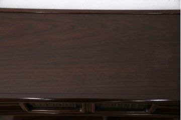 中古　美品　伝統工芸家具　大阪唐木指物　漆塗り　細やかな彫りの意匠が見事な総紫檀(シタン)材製の飾り棚(茶棚、収納棚、戸棚)(定価約80万円)(R-052156)
