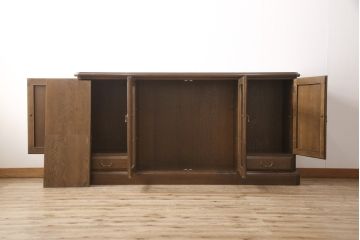 中古　カリモク家具(karimoku)　domani(ドマーニ)　QUEENS　LIFE(クイーンズライフ)　クラシカルな佇まいが魅力的なサイドボード(戸棚、収納棚、キャビネット)(定価約41万円)(R-052158)