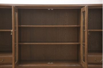 中古　カリモク家具(karimoku)　domani(ドマーニ)　QUEENS　LIFE(クイーンズライフ)　クラシカルな佇まいが魅力的なサイドボード(戸棚、収納棚、キャビネット)(定価約41万円)(R-052158)