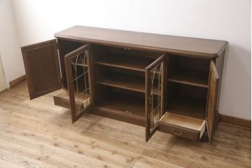 中古　カリモク家具(karimoku)　domani(ドマーニ)　QUEENS　LIFE(クイーンズライフ)　クラシカルな佇まいが魅力的なサイドボード(戸棚、収納棚、キャビネット)(定価約41万円)(R-052158)