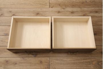 中古　カリモク家具(karimoku)　domani(ドマーニ)　QUEENS　LIFE(クイーンズライフ)　クラシカルな佇まいが魅力的なサイドボード(戸棚、収納棚、キャビネット)(定価約41万円)(R-052158)