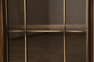 中古　カリモク家具(karimoku)　domani(ドマーニ)　QUEENS　LIFE(クイーンズライフ)　クラシカルな佇まいが魅力的なサイドボード(戸棚、収納棚、キャビネット)(定価約41万円)(R-052158)