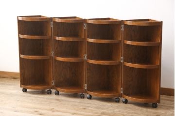 中古美品　カントリーハウス　秋山木工(職人堅木)　ユニークなデザインが目を引く折り畳み丸型飾り棚(陳列棚、本棚、収納棚)(R-052159)