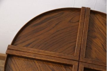 中古美品　カントリーハウス　秋山木工(職人堅木)　ユニークなデザインが目を引く折り畳み丸型飾り棚(陳列棚、本棚、収納棚)(R-052159)