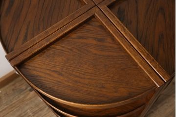 中古美品　カントリーハウス　秋山木工(職人堅木)　ユニークなデザインが目を引く折り畳み丸型飾り棚(陳列棚、本棚、収納棚)(R-052159)