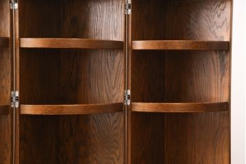 中古美品　カントリーハウス　秋山木工(職人堅木)　ユニークなデザインが目を引く折り畳み丸型飾り棚(陳列棚、本棚、収納棚)(R-052159)