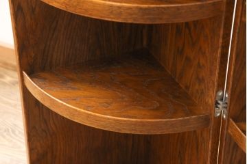 中古美品　カントリーハウス　秋山木工(職人堅木)　ユニークなデザインが目を引く折り畳み丸型飾り棚(陳列棚、本棚、収納棚)(R-052159)