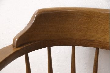 中古美品　柏木工(KASHIWA、かしわ)　ナラ材　美しい木肌が魅力的なキャプテンチェア2脚セット(ダイニングチェア、アームチェア、椅子)(R-052160)