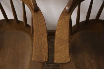 中古美品　柏木工(KASHIWA、かしわ)　ナラ材　美しい木肌が魅力的なキャプテンチェア2脚セット(ダイニングチェア、アームチェア、椅子)(R-052160)