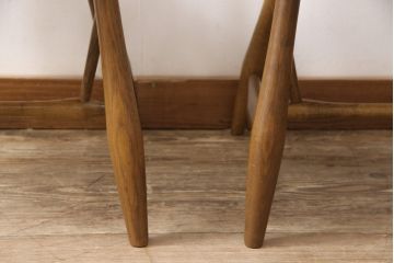 中古美品　柏木工(KASHIWA、かしわ)　ナラ材　美しい木肌が魅力的なキャプテンチェア2脚セット(ダイニングチェア、アームチェア、椅子)(R-052160)