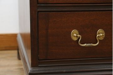 中古　DREXEL HERITAGE (ドレクセルヘリテイジ)　マホガニー材　洗練された大人の雰囲気醸し出す両袖デスク(机、在宅ワーク、在宅用ワークデスク)(R-052179)