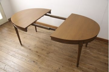 中古　DREXEL HERITAGE(ドレクセルヘリテイジ)　Triune(トライユン)　洗練された佇まいが気品を感じるダイニングテーブル(エクステンションテーブル、拡張式テーブル)(R-052180)