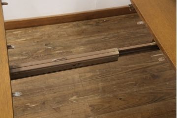 中古　DREXEL HERITAGE(ドレクセルヘリテイジ)　Triune(トライユン)　洗練された佇まいが気品を感じるダイニングテーブル(エクステンションテーブル、拡張式テーブル)(R-052180)