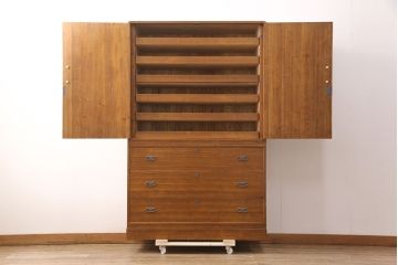 中古　漆塗り　衣装盆付き　落ち着いた色合いが魅力!モダンな空間づくりにおすすめの重ねタンス(並厚、着物箪笥、衣装箪笥、和タンス)(定価約85万円)(R-052183)