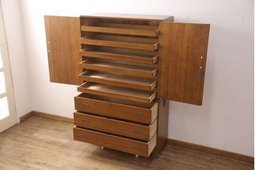 中古　漆塗り　衣装盆付き　落ち着いた色合いが魅力!モダンな空間づくりにおすすめの重ねタンス(並厚、着物箪笥、衣装箪笥、和タンス)(定価約85万円)(R-052183)