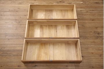 中古　漆塗り　衣装盆付き　落ち着いた色合いが魅力!モダンな空間づくりにおすすめの重ねタンス(並厚、着物箪笥、衣装箪笥、和タンス)(定価約85万円)(R-052183)