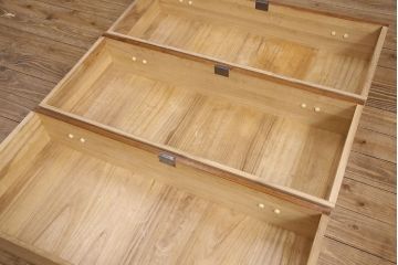 中古　漆塗り　衣装盆付き　落ち着いた色合いが魅力!モダンな空間づくりにおすすめの重ねタンス(並厚、着物箪笥、衣装箪笥、和タンス)(定価約85万円)(R-052183)