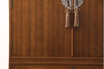 中古　漆塗り　衣装盆付き　落ち着いた色合いが魅力!モダンな空間づくりにおすすめの重ねタンス(並厚、着物箪笥、衣装箪笥、和タンス)(定価約85万円)(R-052183)