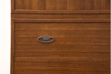 中古　漆塗り　衣装盆付き　落ち着いた色合いが魅力!モダンな空間づくりにおすすめの重ねタンス(並厚、着物箪笥、衣装箪笥、和タンス)(定価約85万円)(R-052183)