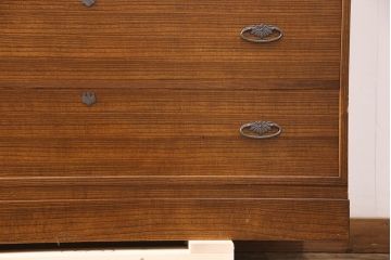 中古　漆塗り　衣装盆付き　落ち着いた色合いが魅力!モダンな空間づくりにおすすめの重ねタンス(並厚、着物箪笥、衣装箪笥、和タンス)(定価約85万円)(R-052183)