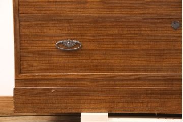 中古　漆塗り　衣装盆付き　落ち着いた色合いが魅力!モダンな空間づくりにおすすめの重ねタンス(並厚、着物箪笥、衣装箪笥、和タンス)(定価約85万円)(R-052183)