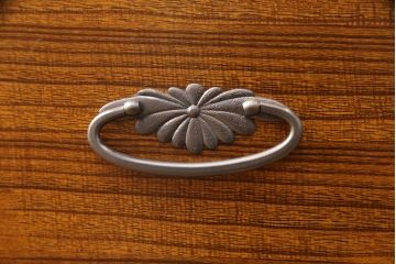 中古　漆塗り　衣装盆付き　落ち着いた色合いが魅力!モダンな空間づくりにおすすめの重ねタンス(並厚、着物箪笥、衣装箪笥、和タンス)(定価約85万円)(R-052183)