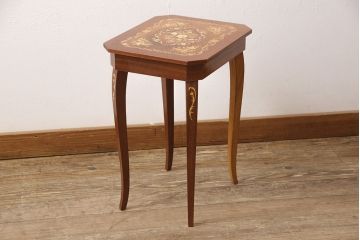 イタリアビンテージ　輸入家具　象嵌細工が美しい!華やかな雰囲気を醸し出す上蓋付きサイドテーブル(コンソールテーブル、飾り台、インレイ、ヴィンテージ)(R-052184)