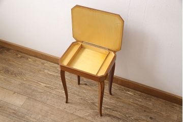 イタリアビンテージ　輸入家具　象嵌細工が美しい!華やかな雰囲気を醸し出す上蓋付きサイドテーブル(コンソールテーブル、飾り台、インレイ、ヴィンテージ)(R-052184)