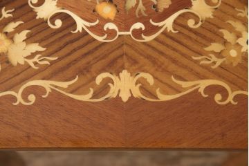 イタリアビンテージ　輸入家具　象嵌細工が美しい!華やかな雰囲気を醸し出す上蓋付きサイドテーブル(コンソールテーブル、飾り台、インレイ、ヴィンテージ)(R-052184)