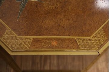 ビンテージ家具　繊細な絵柄と凝ったつくりが目を引くシノワズリ様式のサイドチェスト(ヴィンテージ、引き出し、サイドテーブル)(R-052185)