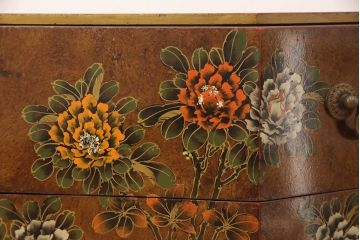 ビンテージ家具　繊細な絵柄と凝ったつくりが目を引くシノワズリ様式のサイドチェスト(ヴィンテージ、引き出し、サイドテーブル)(R-052185)