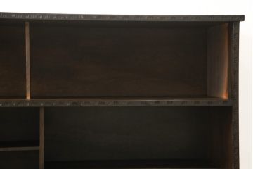 中古　美品　軽井沢彫り　咲き誇る桜の彫りが見事な茶箪笥(サイドボード、サイドキャビネット、収納棚、飾り棚、茶棚、茶タンス)(定価約100万円)(R-052189)