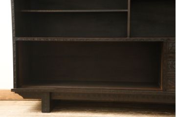 中古　美品　軽井沢彫り　咲き誇る桜の彫りが見事な茶箪笥(サイドボード、サイドキャビネット、収納棚、飾り棚、茶棚、茶タンス)(定価約100万円)(R-052189)