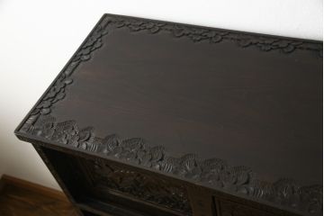 中古　美品　軽井沢彫り　咲き誇る桜の彫りが見事な茶箪笥(サイドボード、サイドキャビネット、収納棚、飾り棚、茶棚、茶タンス)(定価約100万円)(R-052189)