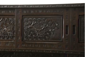 中古　美品　軽井沢彫り　咲き誇る桜の彫りが見事な茶箪笥(サイドボード、サイドキャビネット、収納棚、飾り棚、茶棚、茶タンス)(定価約100万円)(R-052189)