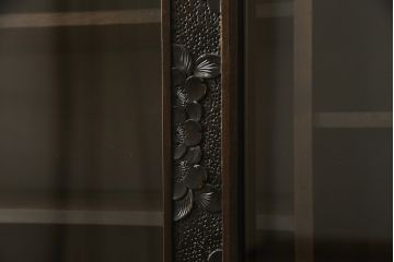 中古　美品　軽井沢彫り　咲き誇る桜の彫りが見事な茶箪笥(サイドボード、サイドキャビネット、収納棚、飾り棚、茶棚、茶タンス)(定価約100万円)(R-052189)