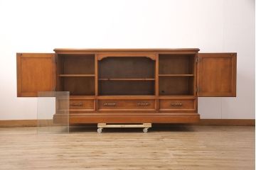 中古美品　横浜ダニエル(daniel)　洗練された佇まいが魅力的なサイドボード(収納棚、戸棚、キャビネット)(R-052190)