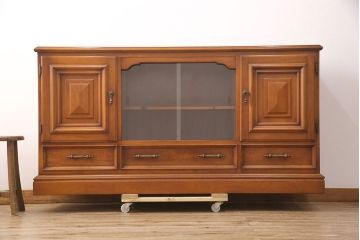 中古美品　横浜ダニエル(daniel)　洗練された佇まいが魅力的なサイドボード(収納棚、戸棚、キャビネット)(R-052190)