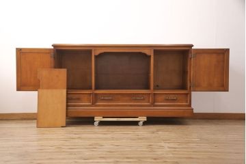 中古美品　横浜ダニエル(daniel)　洗練された佇まいが魅力的なサイドボード(収納棚、戸棚、キャビネット)(R-052190)