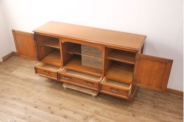 中古美品　横浜ダニエル(daniel)　洗練された佇まいが魅力的なサイドボード(収納棚、戸棚、キャビネット)(R-052190)